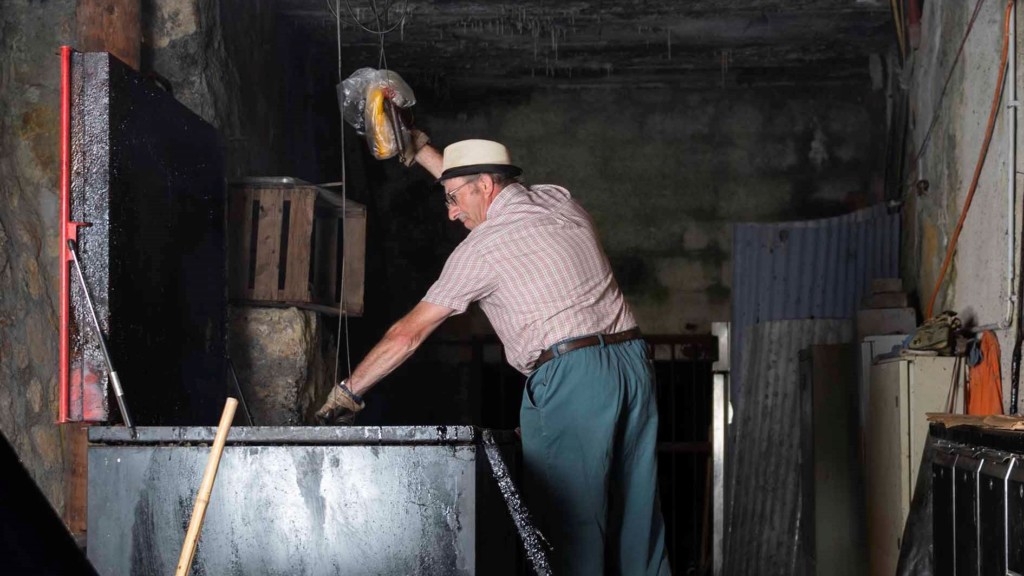 Jambon cuit dans l'asphalte, Mines d'asphalte, Val-de-Travers